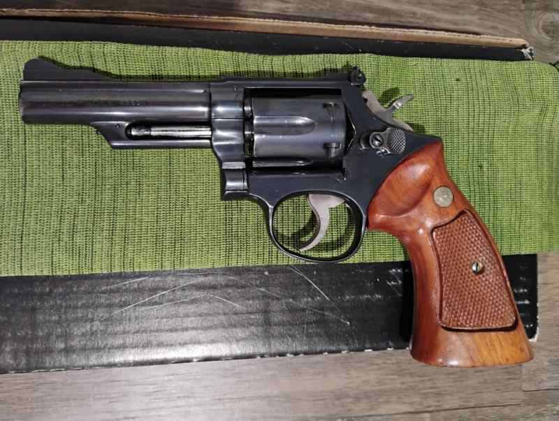 Smith &amp; Wesson 19