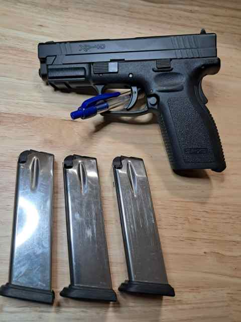 Springfield XD 40 Handgun with 2 Extra Mags